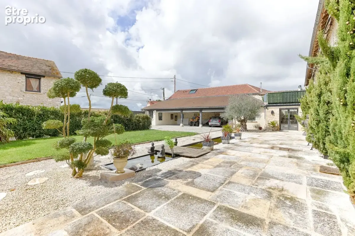 Corps de ferme rénové – 532 m² – 3 dépendances aménagées – Piscine - photo 3