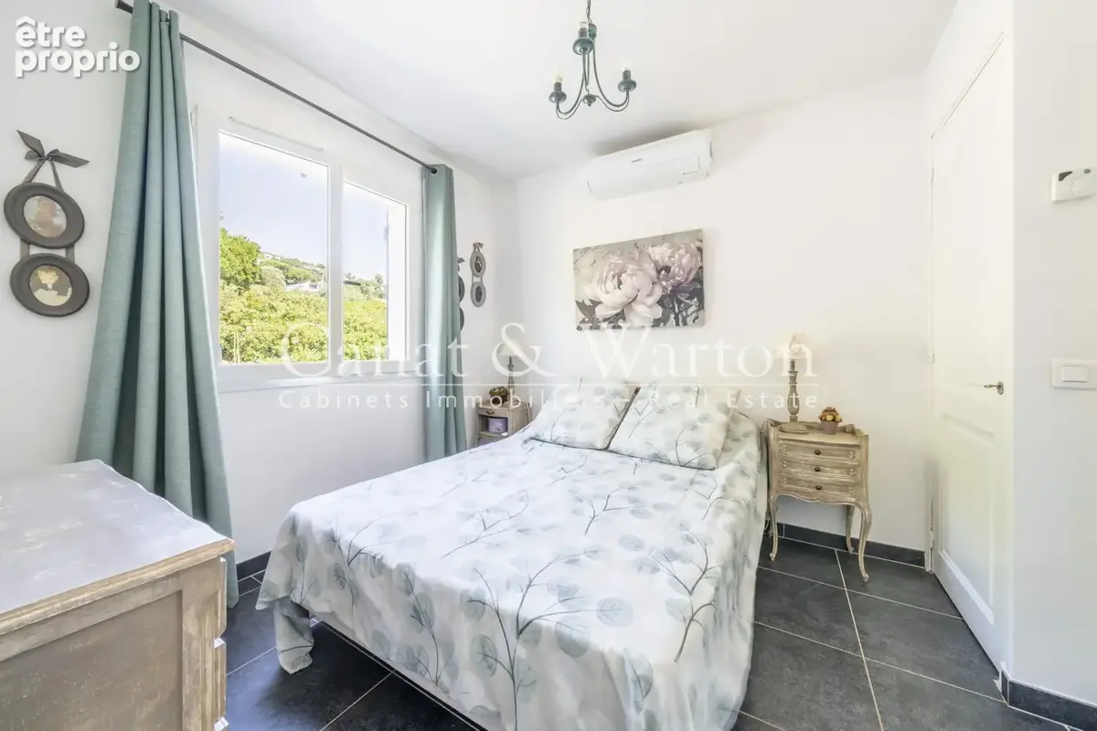 Proche de la plage avec une vue panoramique: villa rénovée à cavalaire avec piscine - photo 12