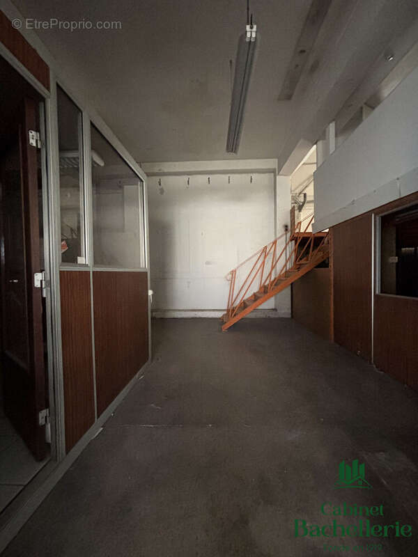 Commerce 246 m² à Marseille-4e  - photo 2