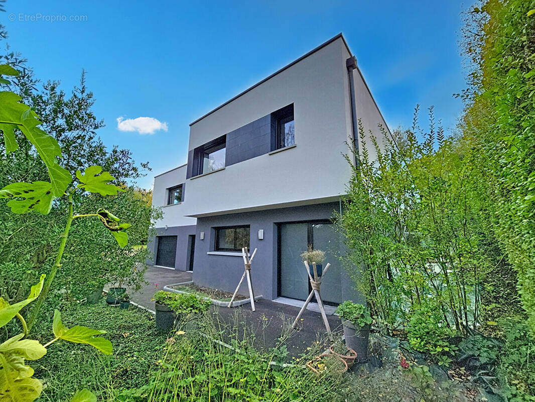 Maison à SAINT-LEGER-DU-BOURG-DENIS