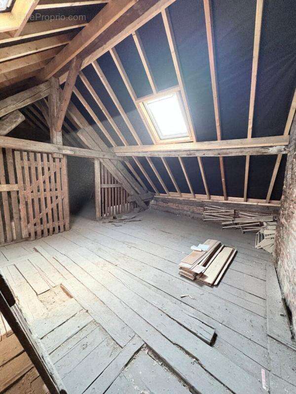 Lons-le-Saunier Centre ? Appartement 61 m² avec grenier aménageable de 30 m² - photo 8