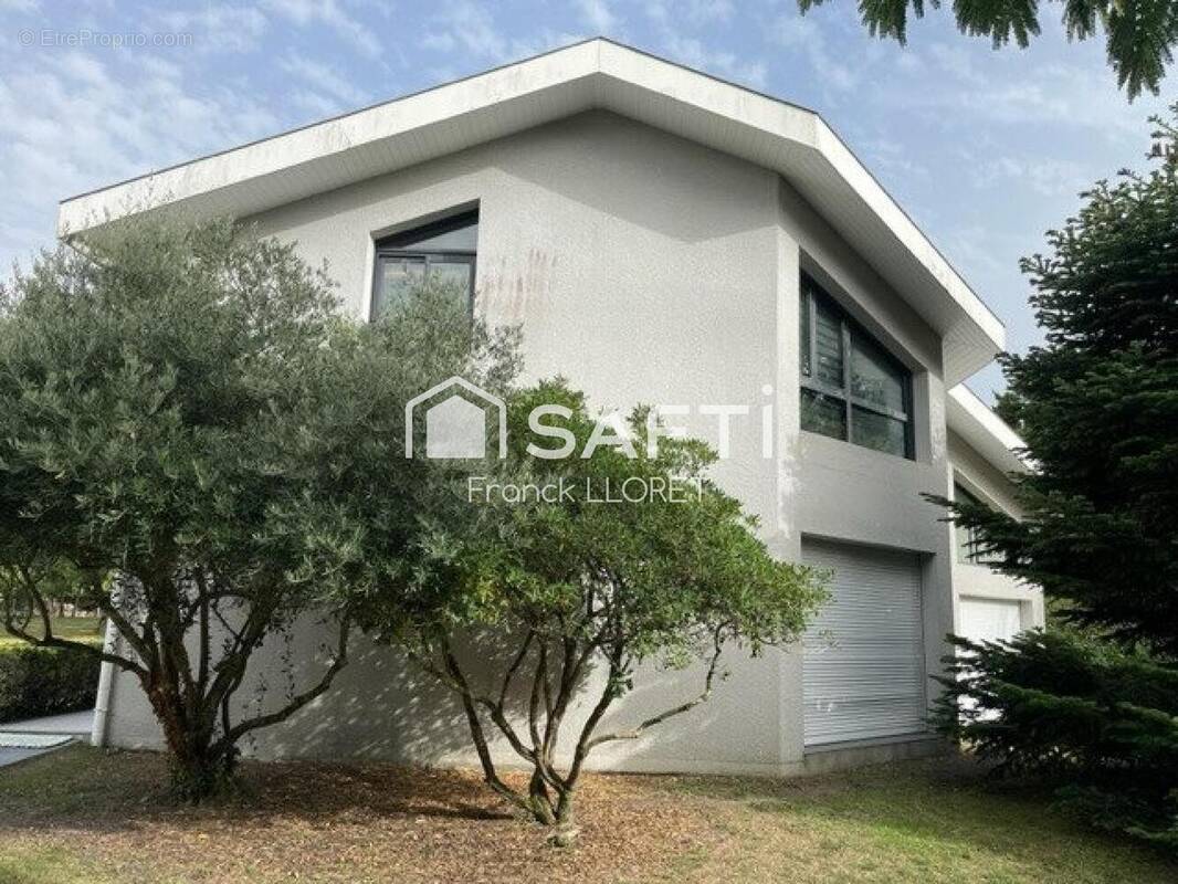 Photo 1 - Maison à VENDAYS-MONTALIVET