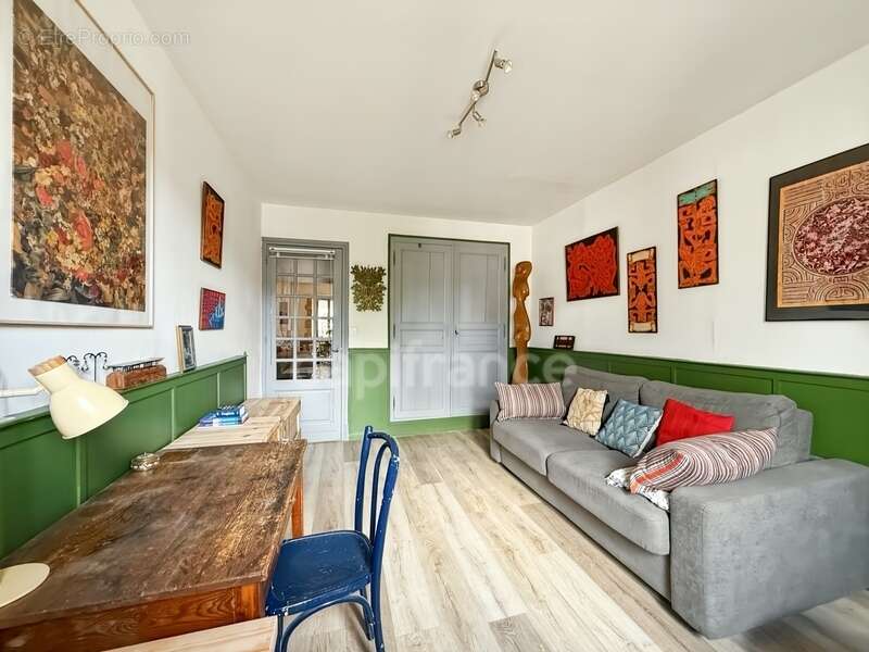 Maison de ville, Villefranche du Périgord, 140m2, totalement rénovée et meublée, cave voutée. Idéal résidence secondaire ou loca - photo 15