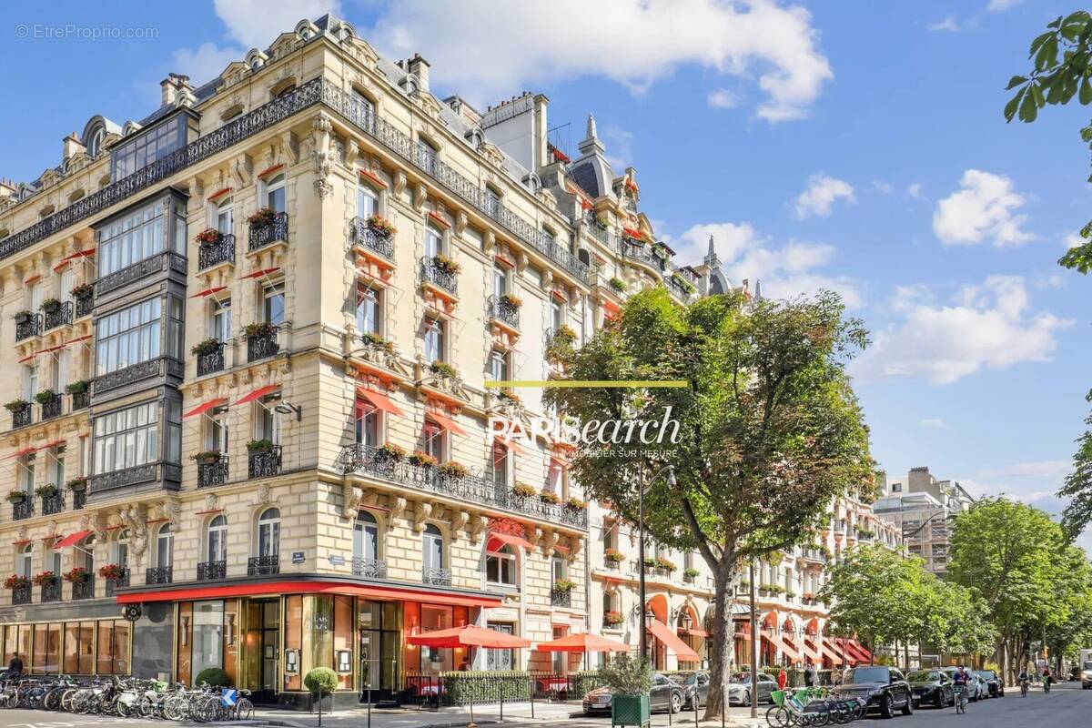 Appartement à PARIS-8E