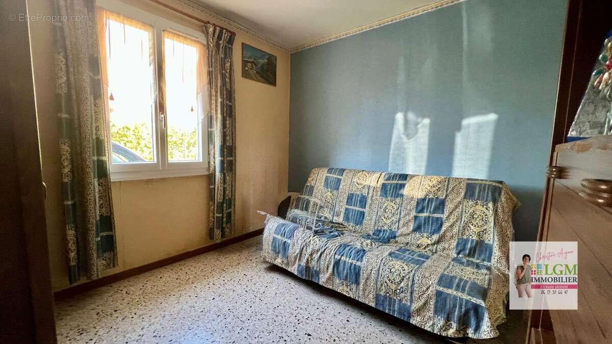 Maison à SAINT-JULIEN-LES-ROSIERS