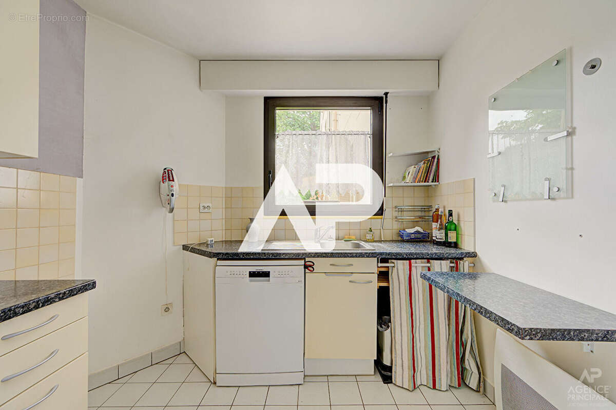 Appartement Rueil Malmaison 4 pièce(s) 80.68 m2 - photo 12