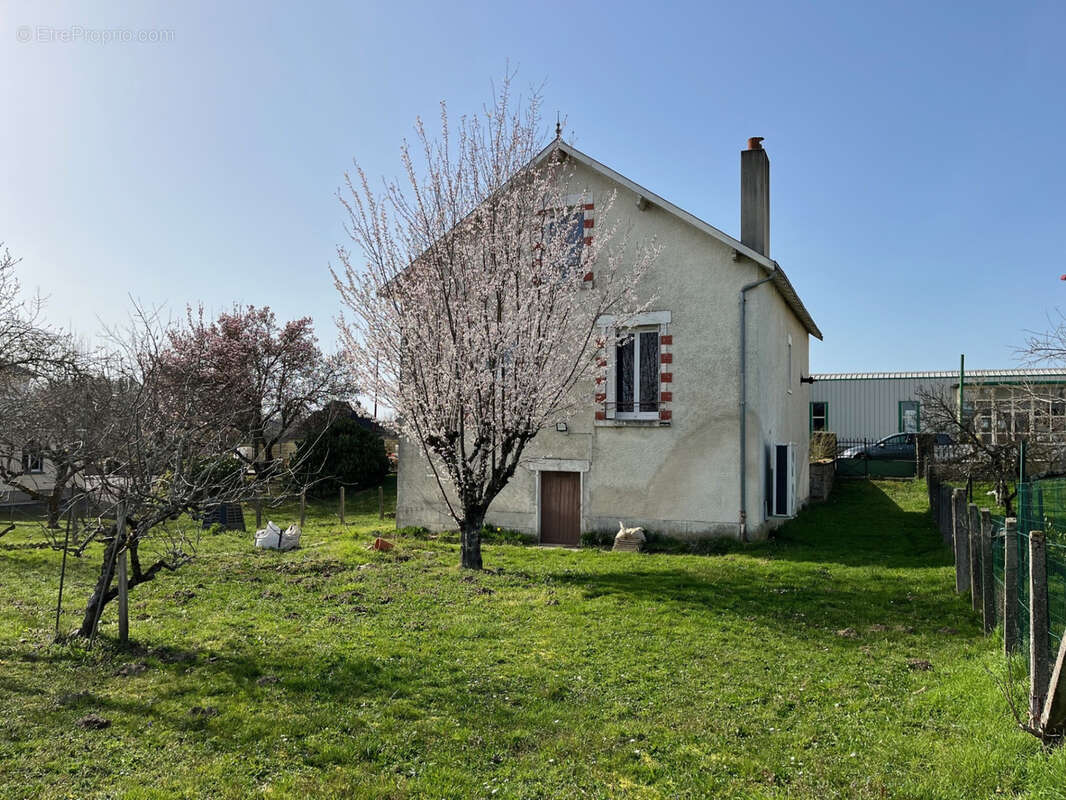 Maison à COUSSAC-BONNEVAL