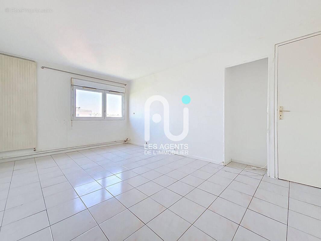 Appartement à VILLENEUVE-LA-GARENNE