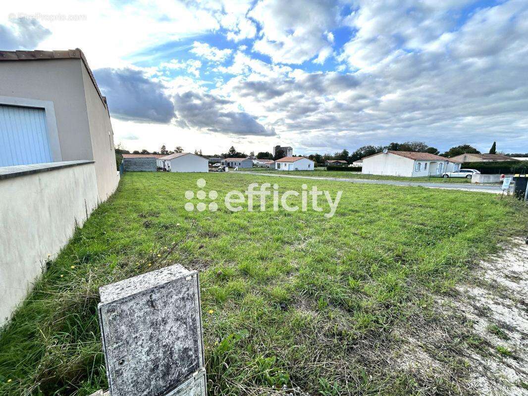 Terrain 1039 m² à Sauze-Vaussais  - photo 3