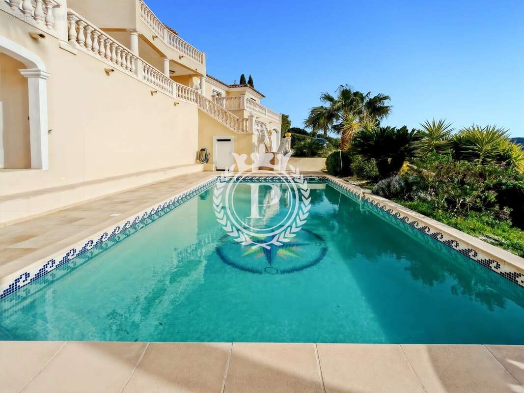 Maison à ROQUEBRUNE-SUR-ARGENS