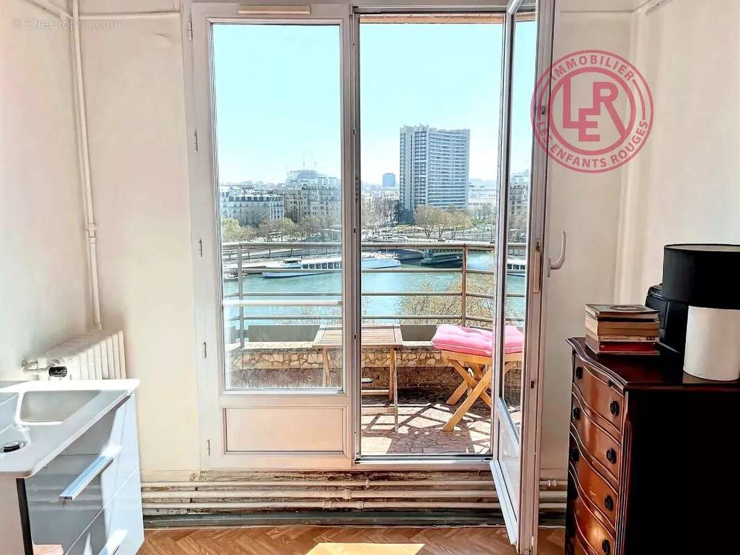 Appartement à PARIS-16E