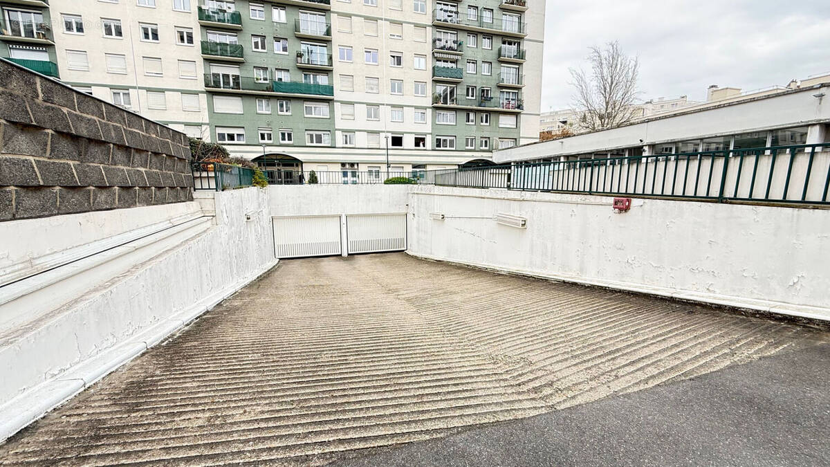 Parking à PARIS-12E