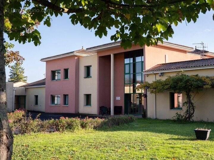 INVESTISSEMENT LOCATIF  Saint Angeau  Ehpad Residence les Jonquilles - 8,04% de rentabilité - photo 1