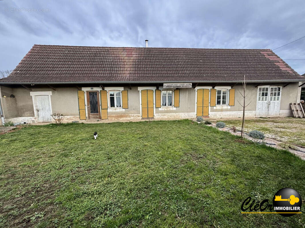 Maison à LA CHAPELLE-SAINT-SAUVEUR