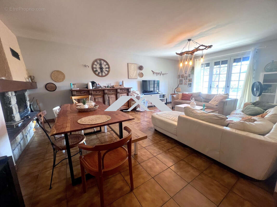 Maison 138 m² à Rousson  - photo 2