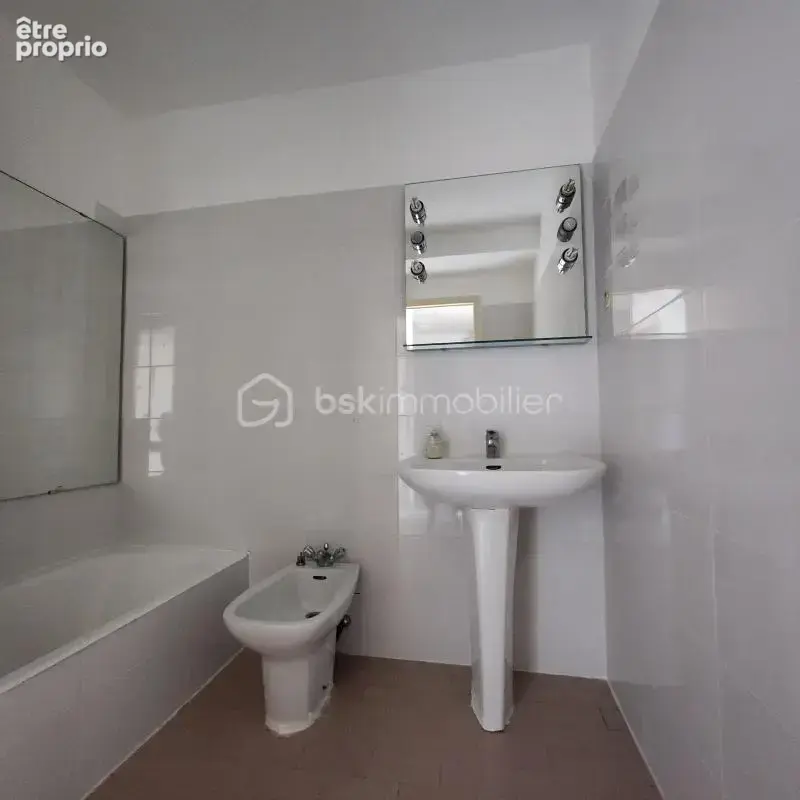 Grand 2 pièces avec terrasse de 19 m², aperçu mer, parking et cave - photo 6