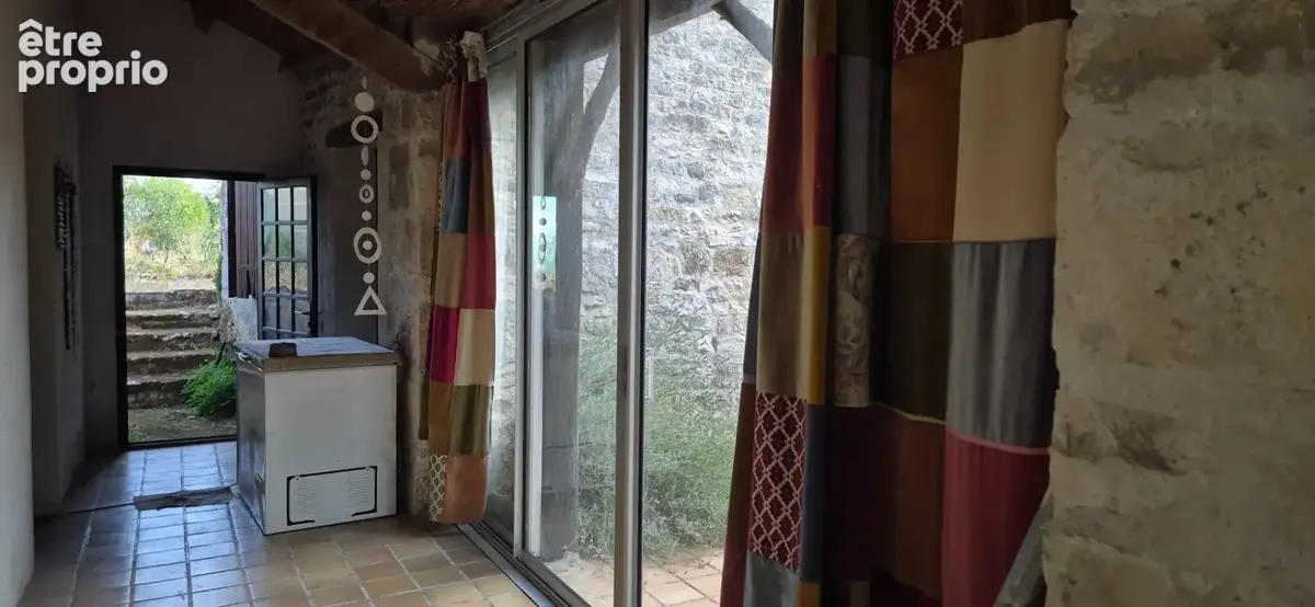 Corps de Ferme de 340 m2, avec plusieurs maisons indépendantes et 200 m2 de dépendances - photo 25