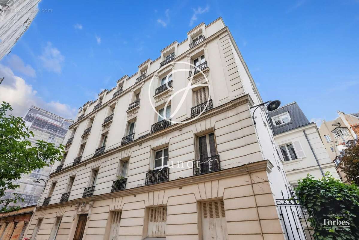 Appartement à PARIS-16E