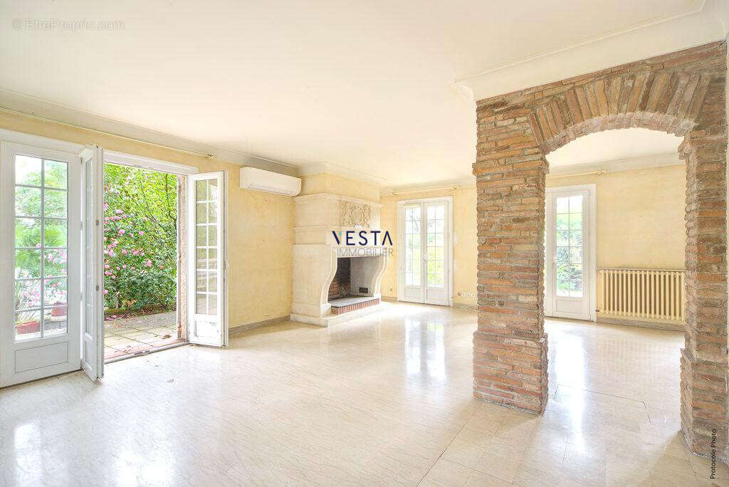 Séjour - Maison à CORNEBARRIEU