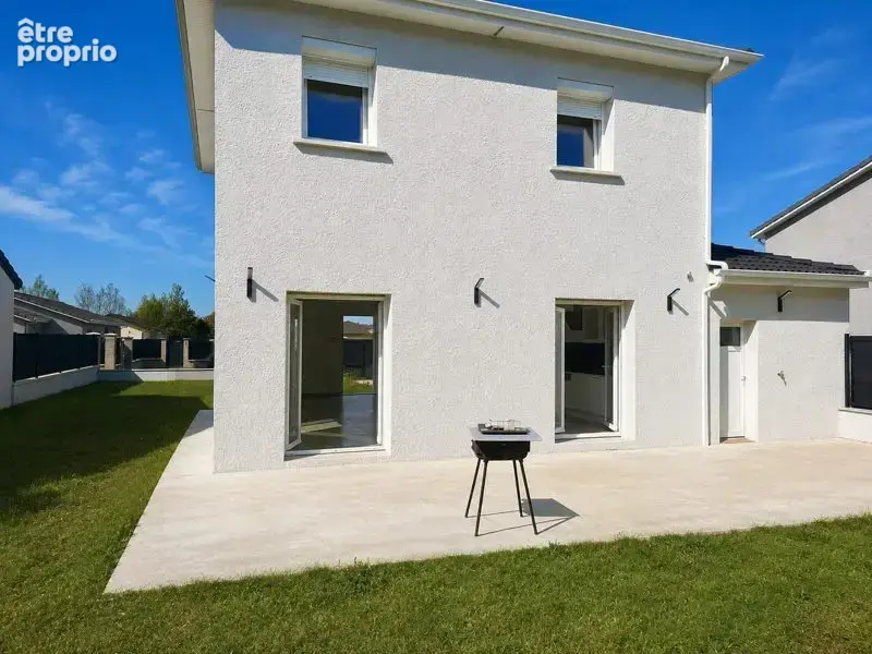 Maison à MONTAGNIEU
