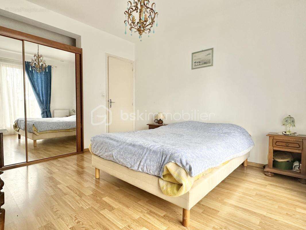 Maison à VILLENEUVE-SUR-YONNE