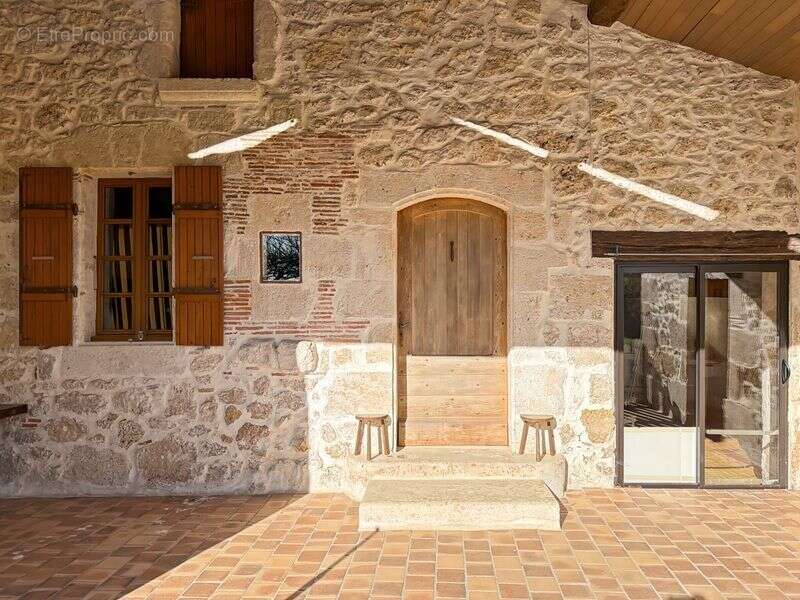 Maison à SAINTE-MERE