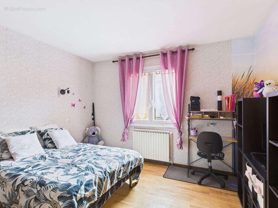 Maison à LE CRESTET