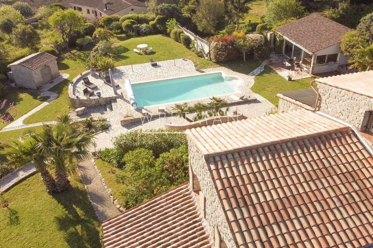 Magnifique villa familiale de 6 chambres, belle piscine et pool house, vues panoramiques à couper le souffle - Peyminade - photo 32