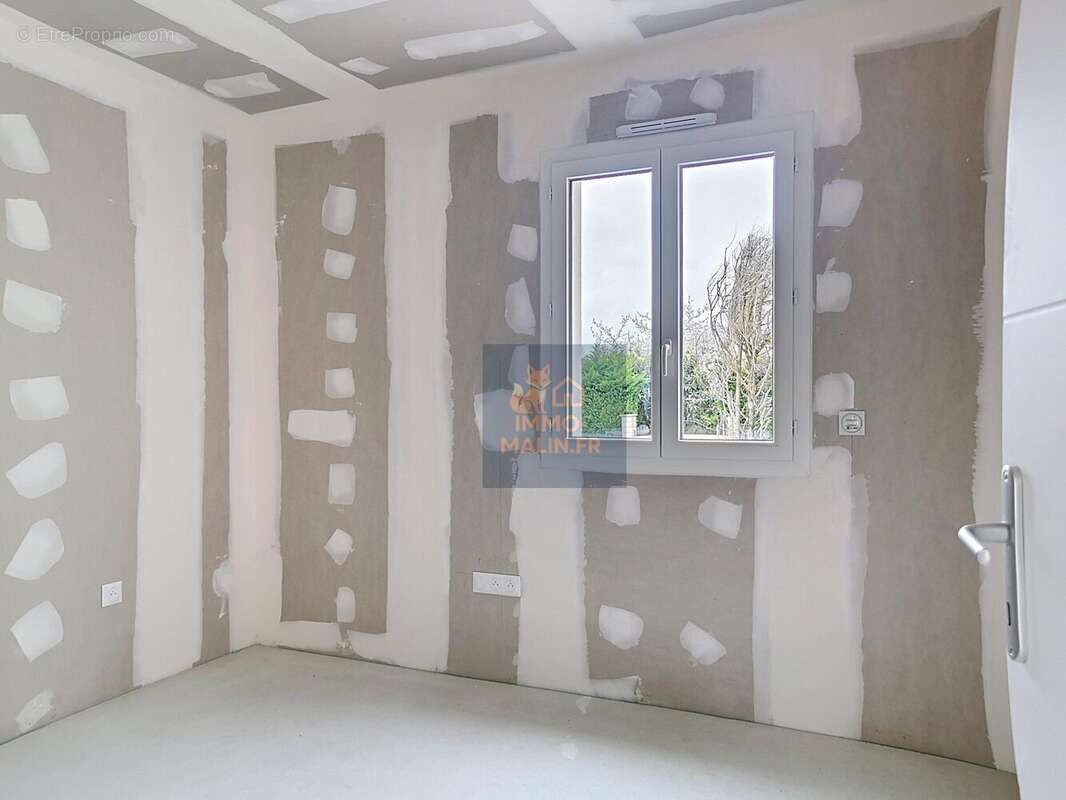 Maison à MORAINVILLIERS