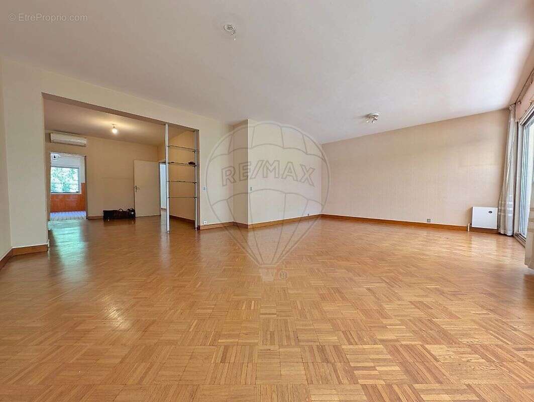 Commerce à MARSEILLE-8E