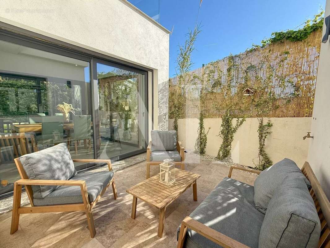 Maison à VALLAURIS