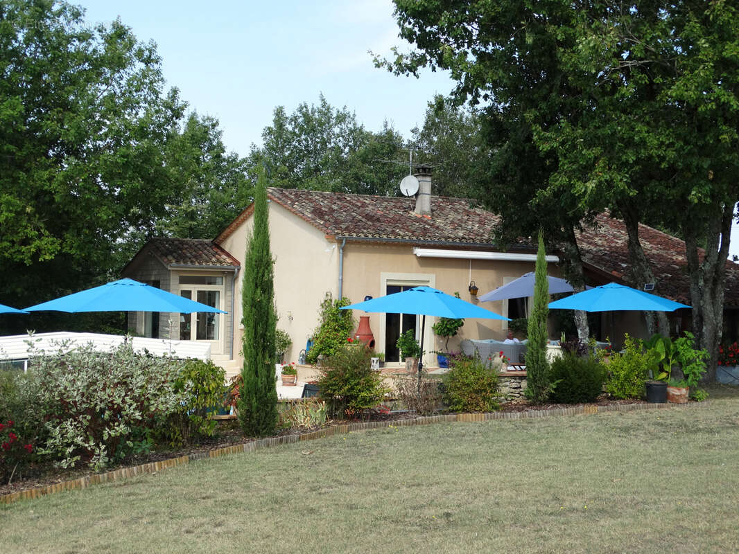 Maison à CUZORN