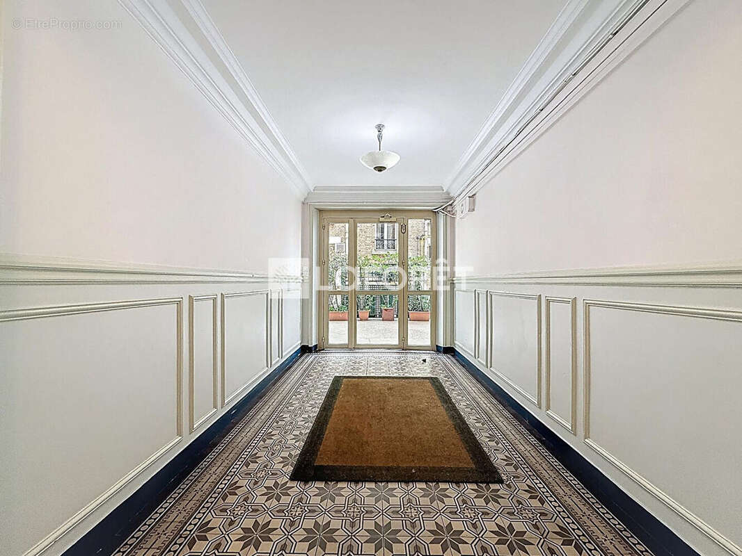 Appartement à PARIS-16E