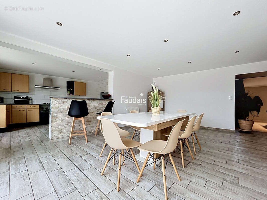 Maison 193 m² à Creances  - photo 6