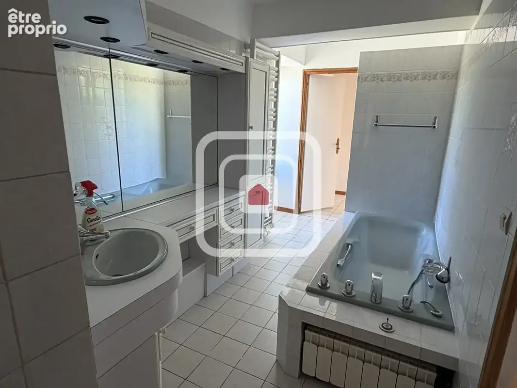 Ensemble immobilier de 278 m² avec jardin, piscine et dépendances - photo 22