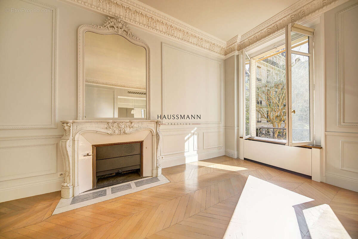 Appartement à PARIS-8E