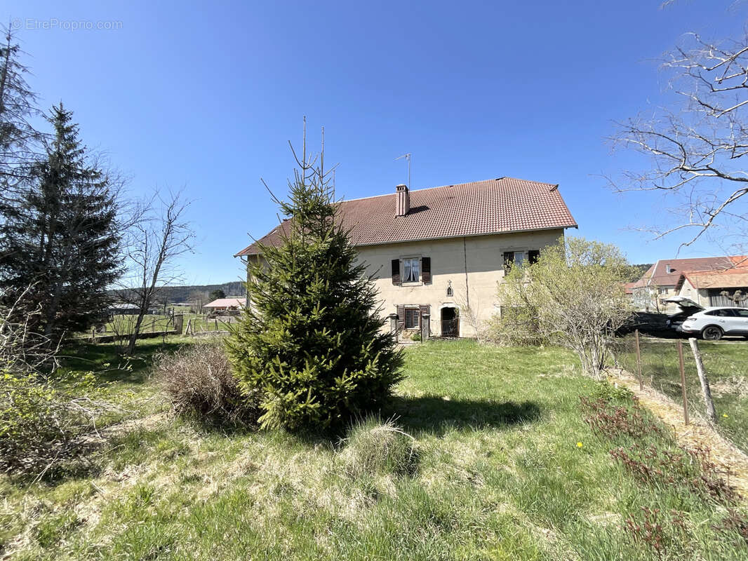 Maison à ARC-SOUS-CICON