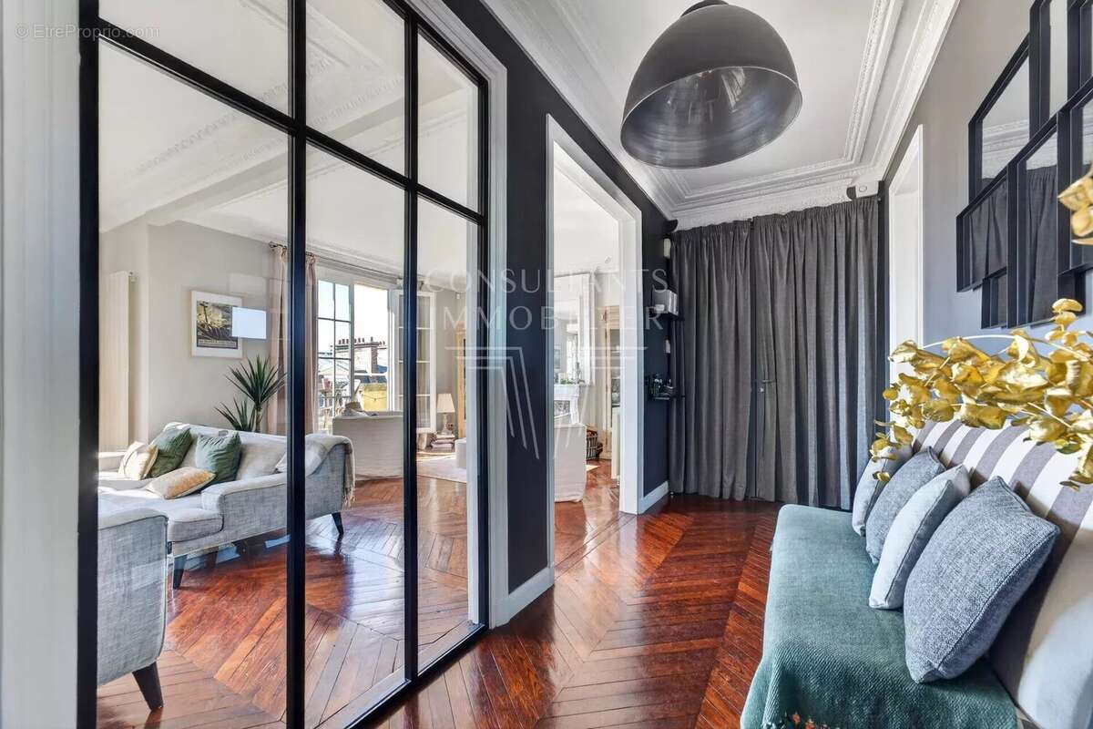 Appartement à PARIS-16E
