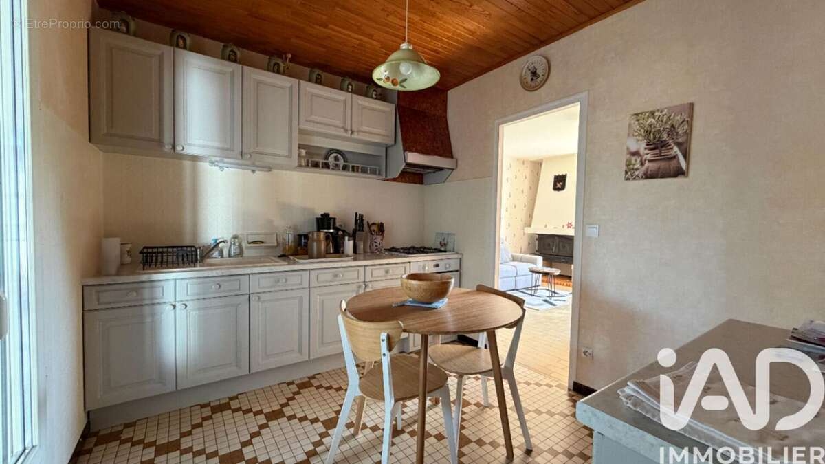Maison 108 m² à Ambares-Et-Lagrave  - photo 4