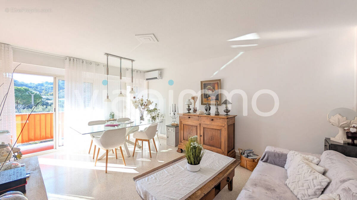 Appartement à VALLAURIS