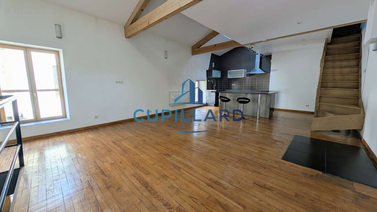Villerest bourg, maison atypique en parfait état - photo 10