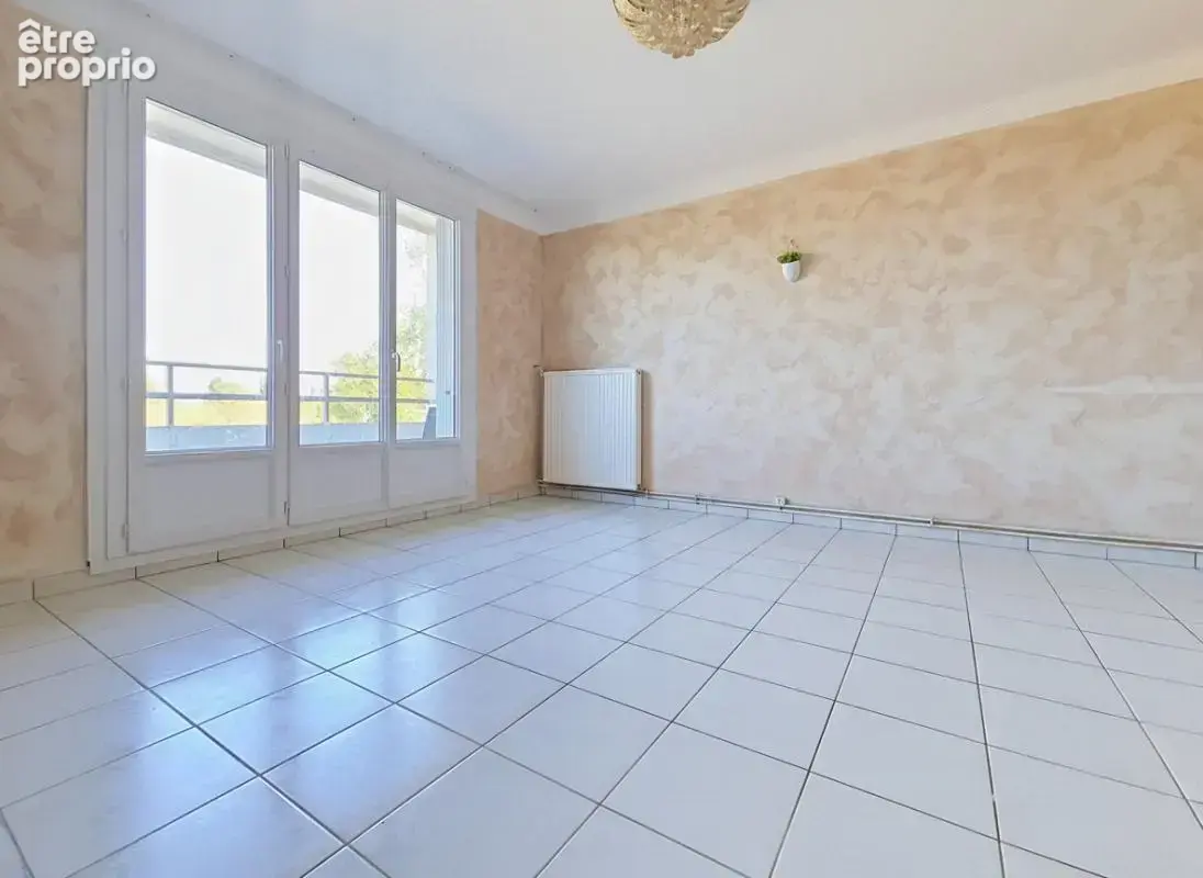 Appartement - 2 Chambres - 1 Bureau - 1 Balcon - 1 Loggia - Parking - Proche toutes commodités - photo 3