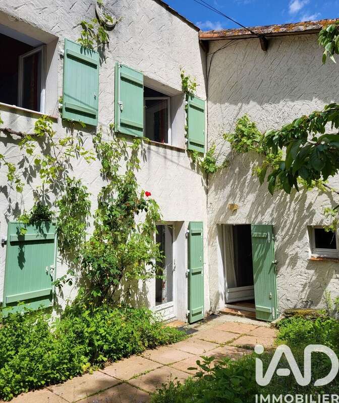 Photo 2 - Maison à SAINT-ETIENNE-DU-BOIS