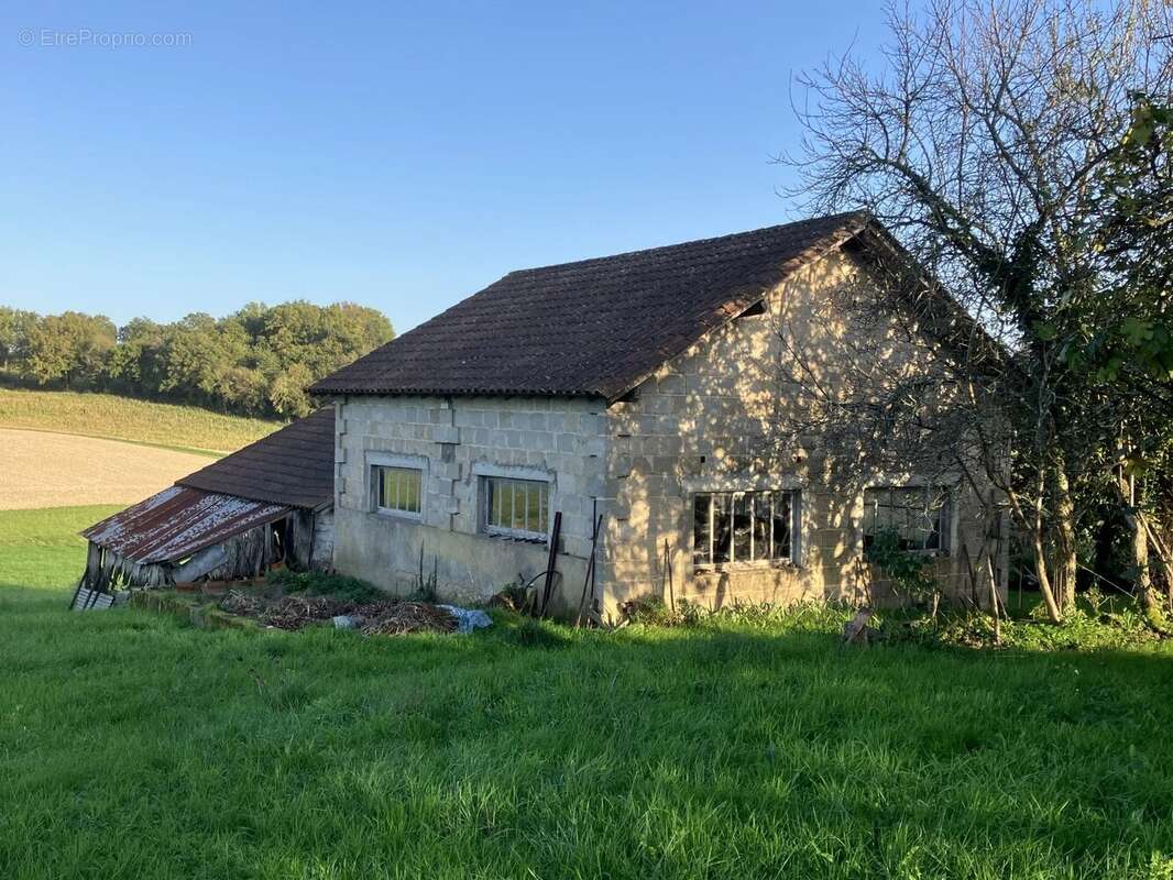 Maison de campagne avec un grand potentiel dans un hameau tranquille - photo 15