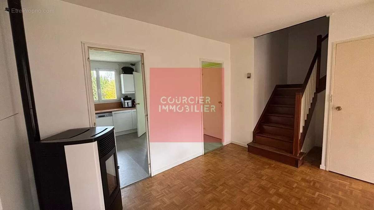 Maison à LE MESNIL-SAINT-DENIS