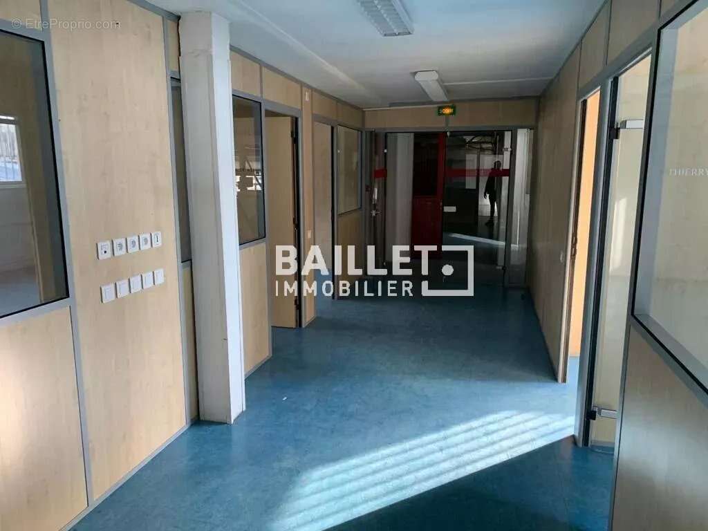 A vendre entrepôt / local 500 m2 zi carros - photo 12