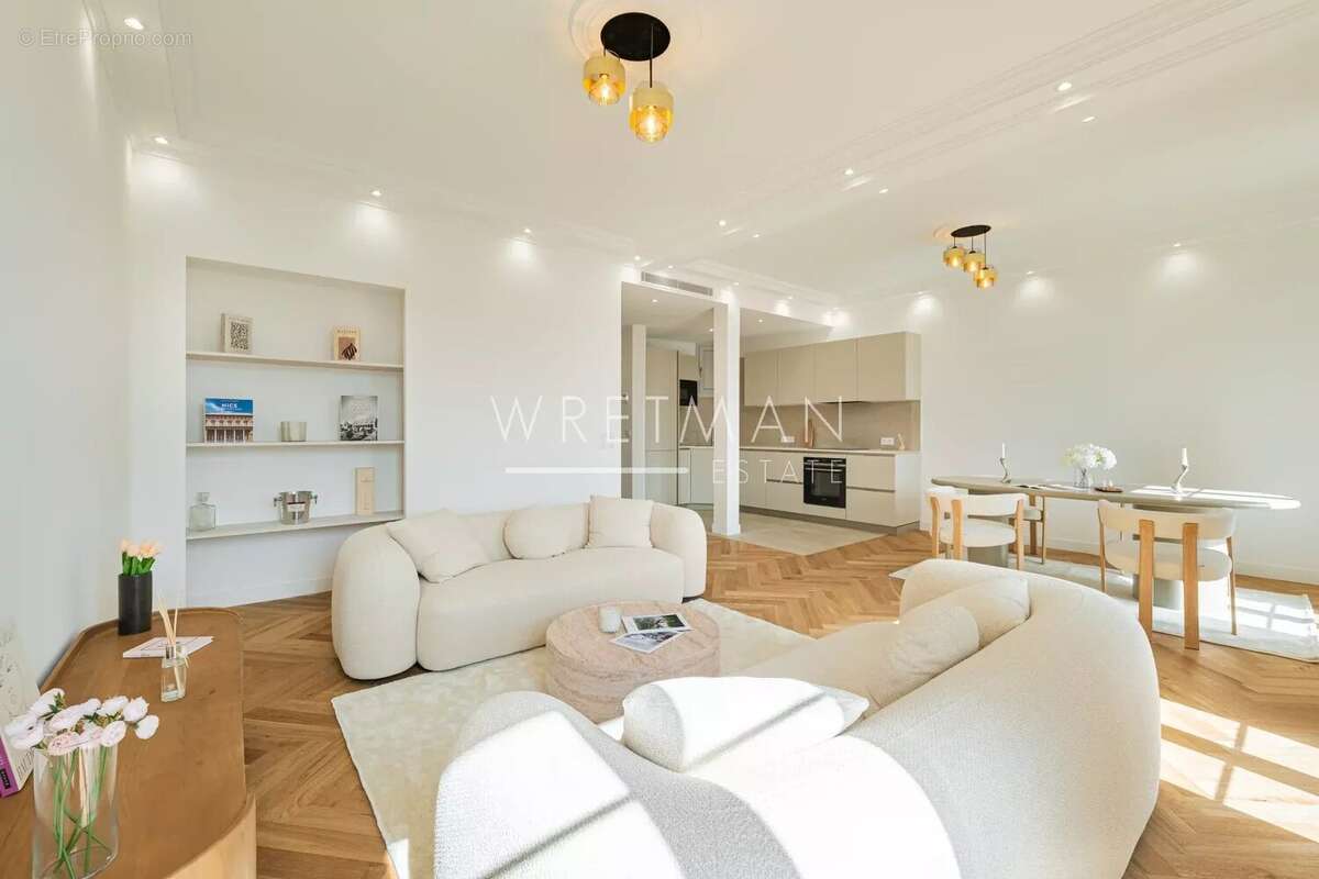 Splendide appartement 3 pièces bourgeois rénové avec balcons et vue sur le Square Mozart - Nice Les Musiciens - photo 3