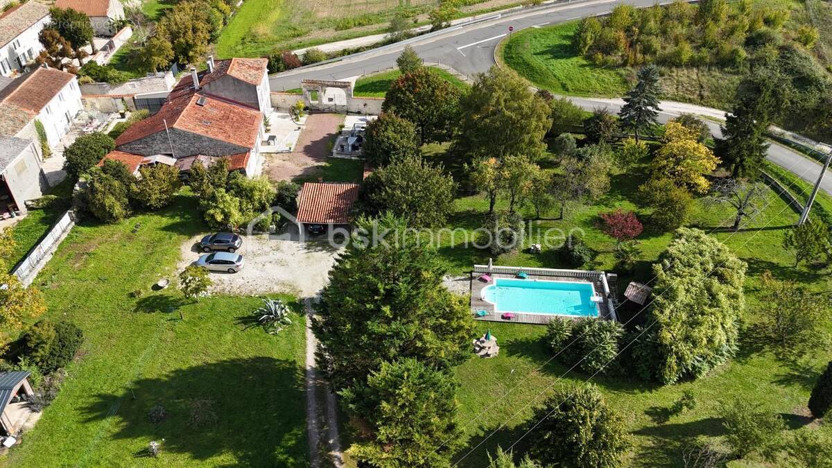 Maison à SAINT-AMANT-DE-BOIXE