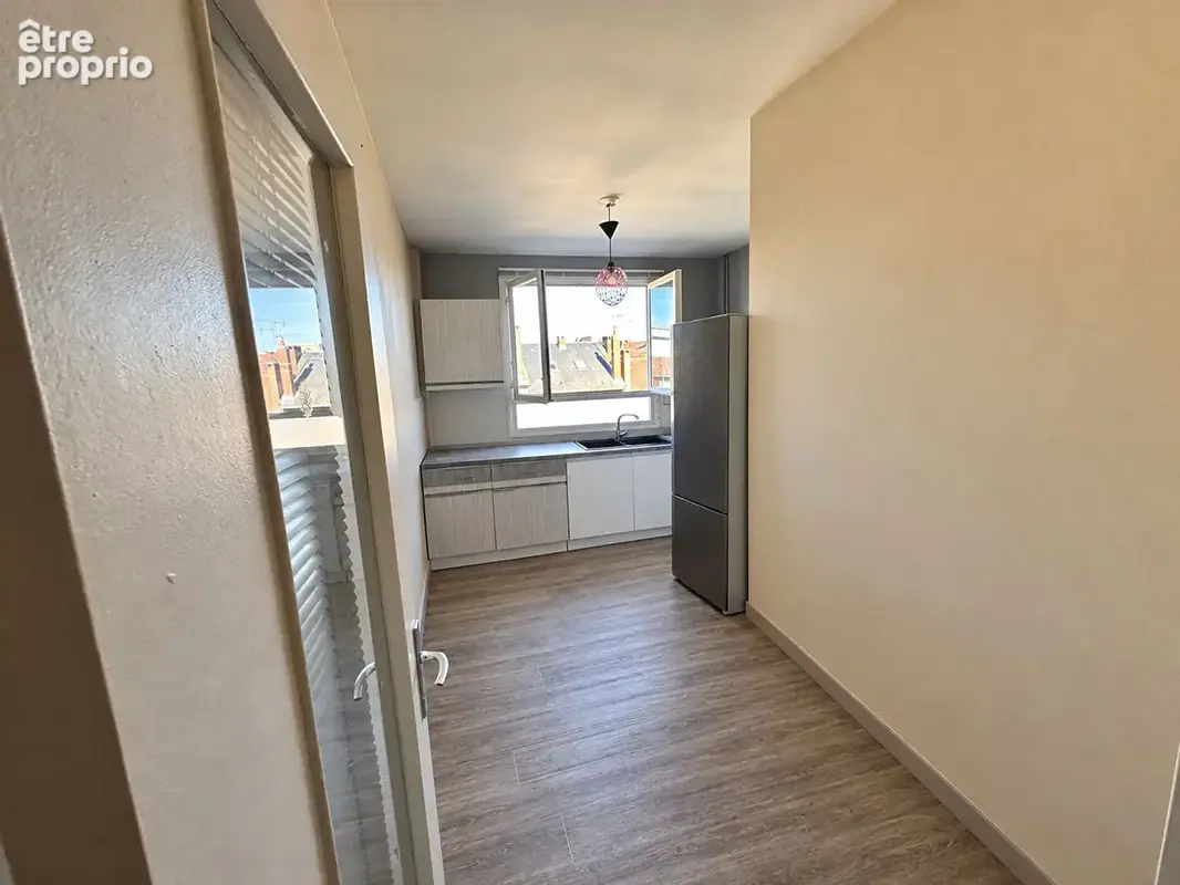 T4 de 78 m² avec double séjour : de l'espace, un box et une cave ! - photo 6