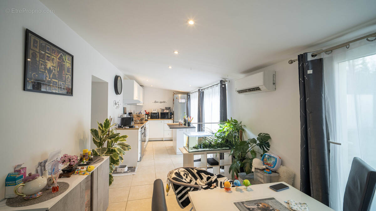 Maison à MONTELIMAR